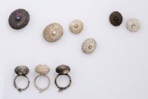 Bagues et broches Oursins en bronze et argent émaillé