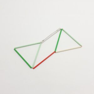 Broche Illusion Triangle Vert + Rouge + Ivoire