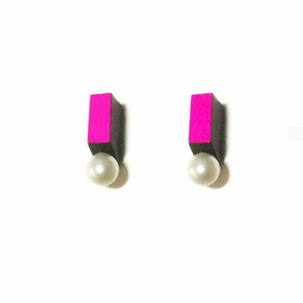 Medal Pearl Studs roses