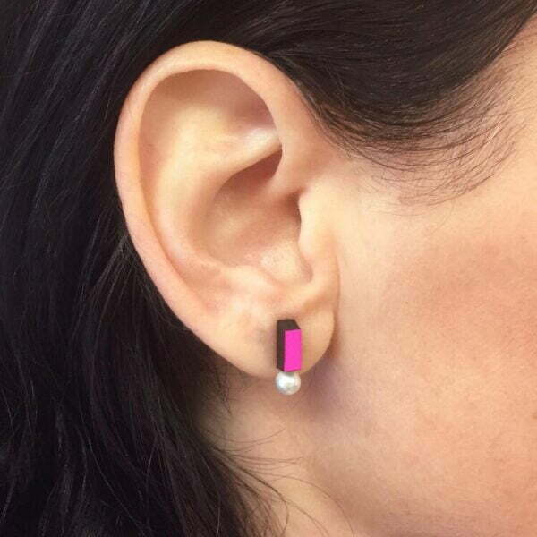 Medal Pearl Studs roses – Image 2