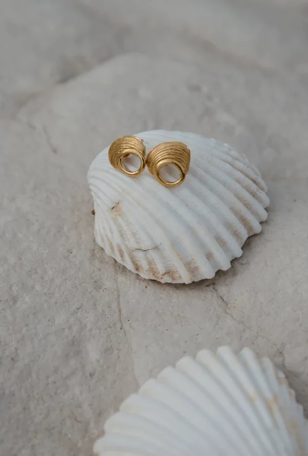 Boucles d'oreilles "Odara" en argent plaqué or – Image 2