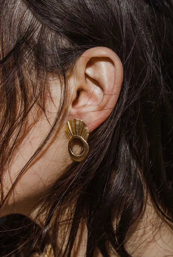 Boucles d'oreilles "Odara" Medium Argent plaqué or – Image 3
