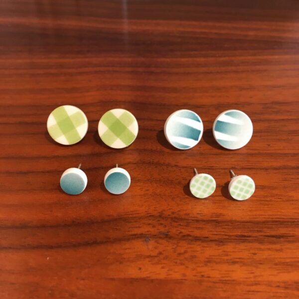 Boucles d'oreilles Pastilles M Vert foncé – Image 3