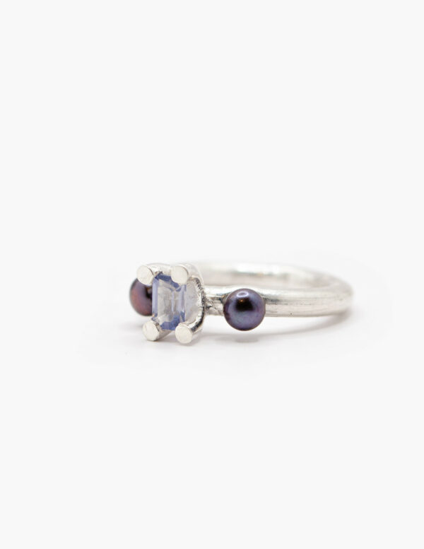 Bague Triade Iolite et perles – Image 3