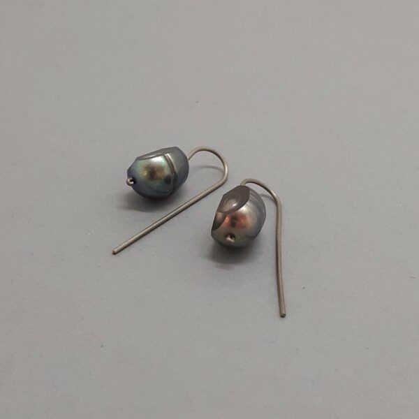 Boucles d'oreilles Perle Facettée - Gris vert – Image 4