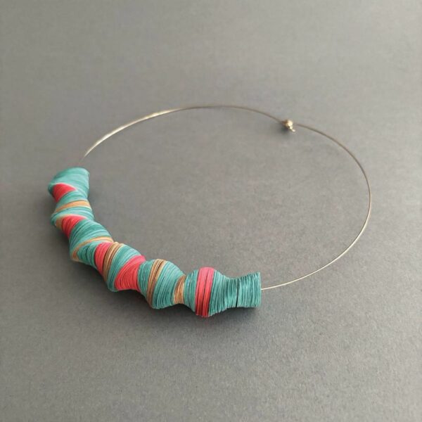 Pendentif Twist - turquoise, caramel et rose vif – Image 3