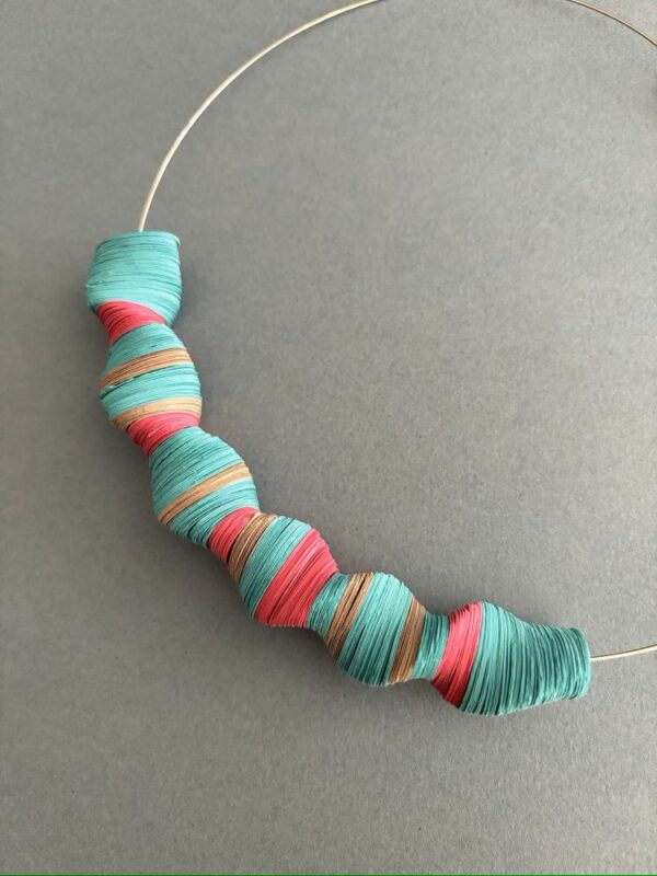 Pendentif Twist - turquoise, caramel et rose vif
