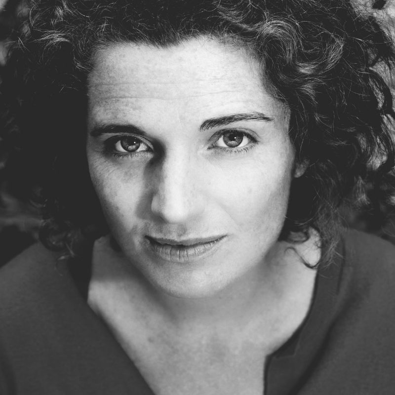Portrait JD 2021 © Lara Herbinia red Andrée Sorant